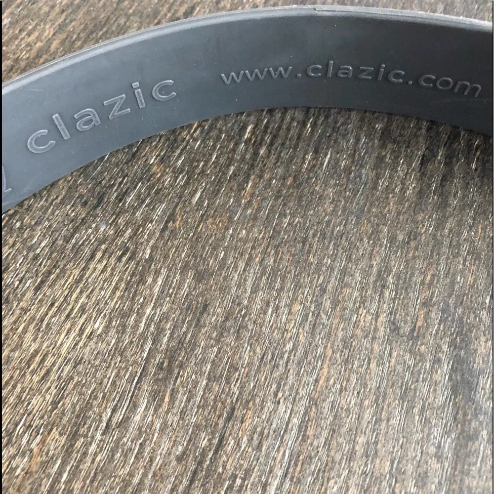 Clazic Grey belt with paw print buckle